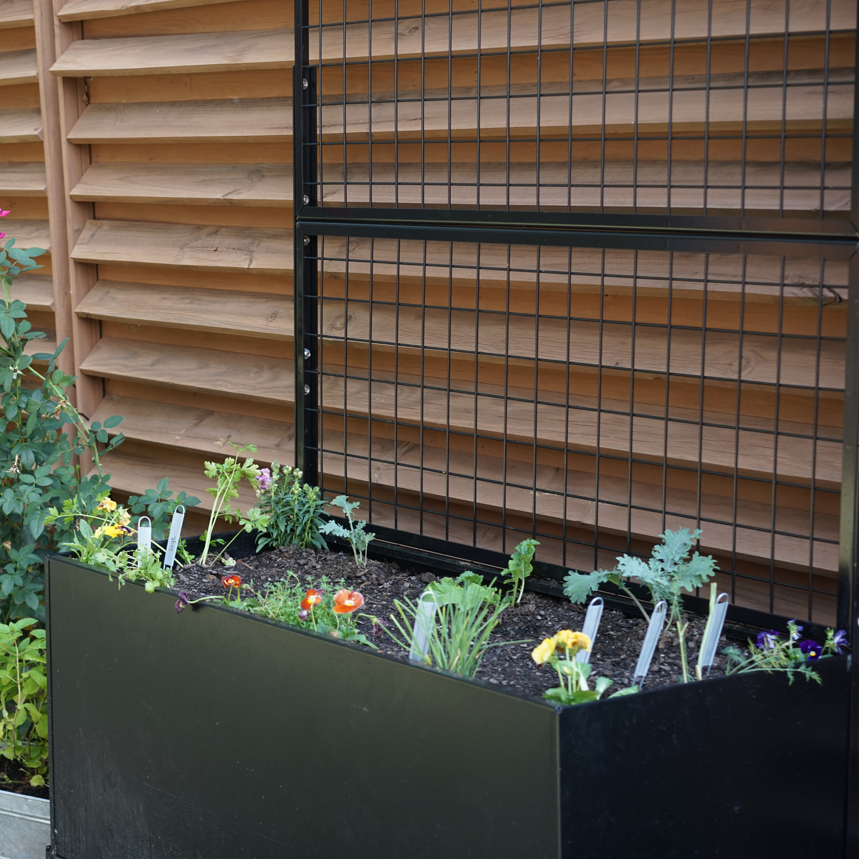 planter with wheels and trellis Black Aluminum Raised Bed with Trellis – Optional Casters