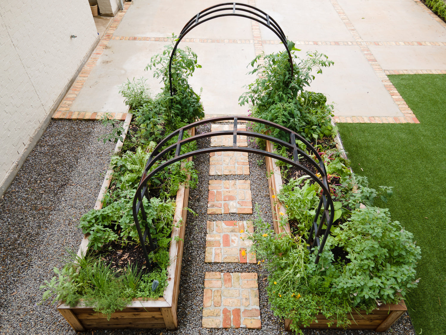 Nicole Twin Cedar Garden Bundle