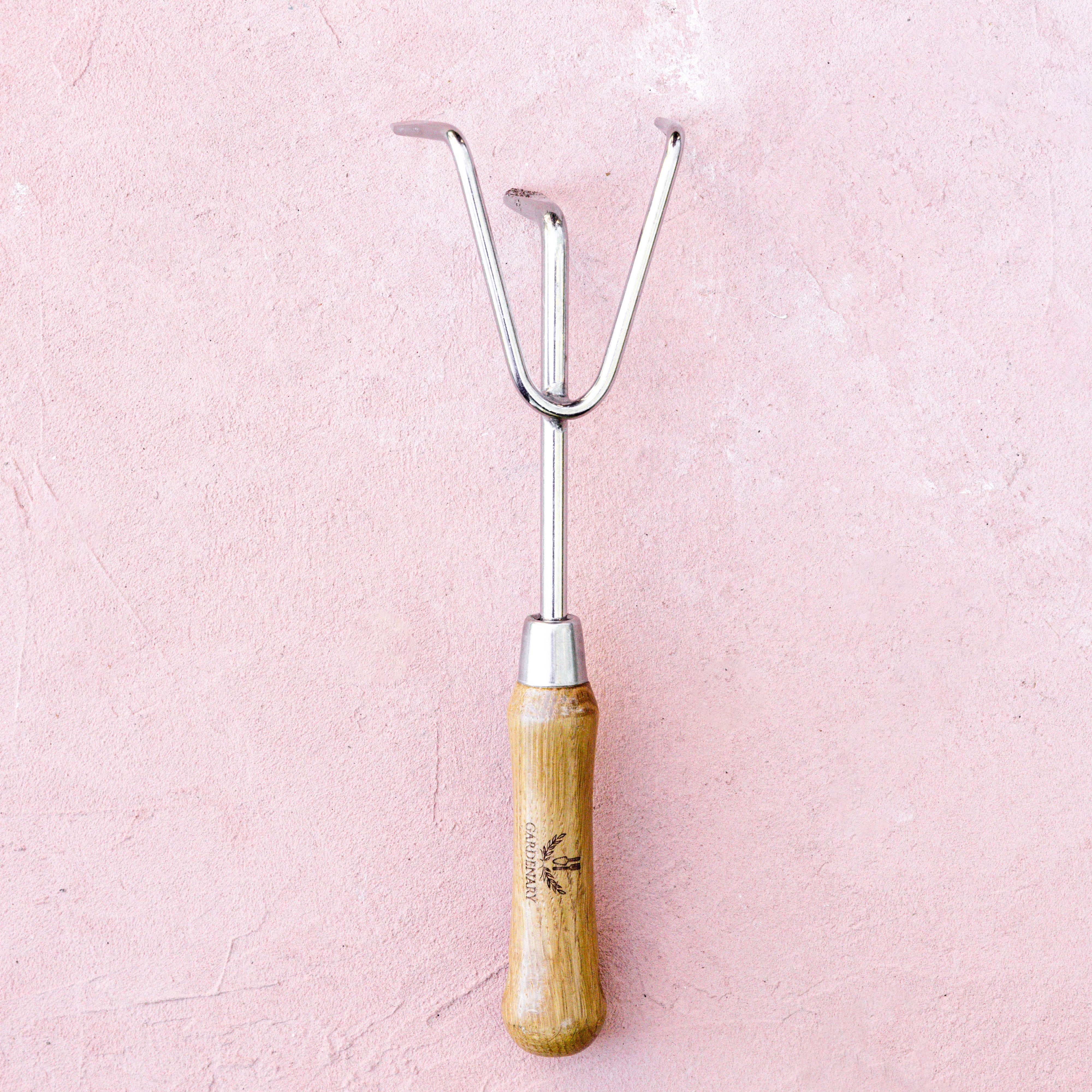 Tips for Using a Hand Cultivator for Tight Spaces: Expert Tricks